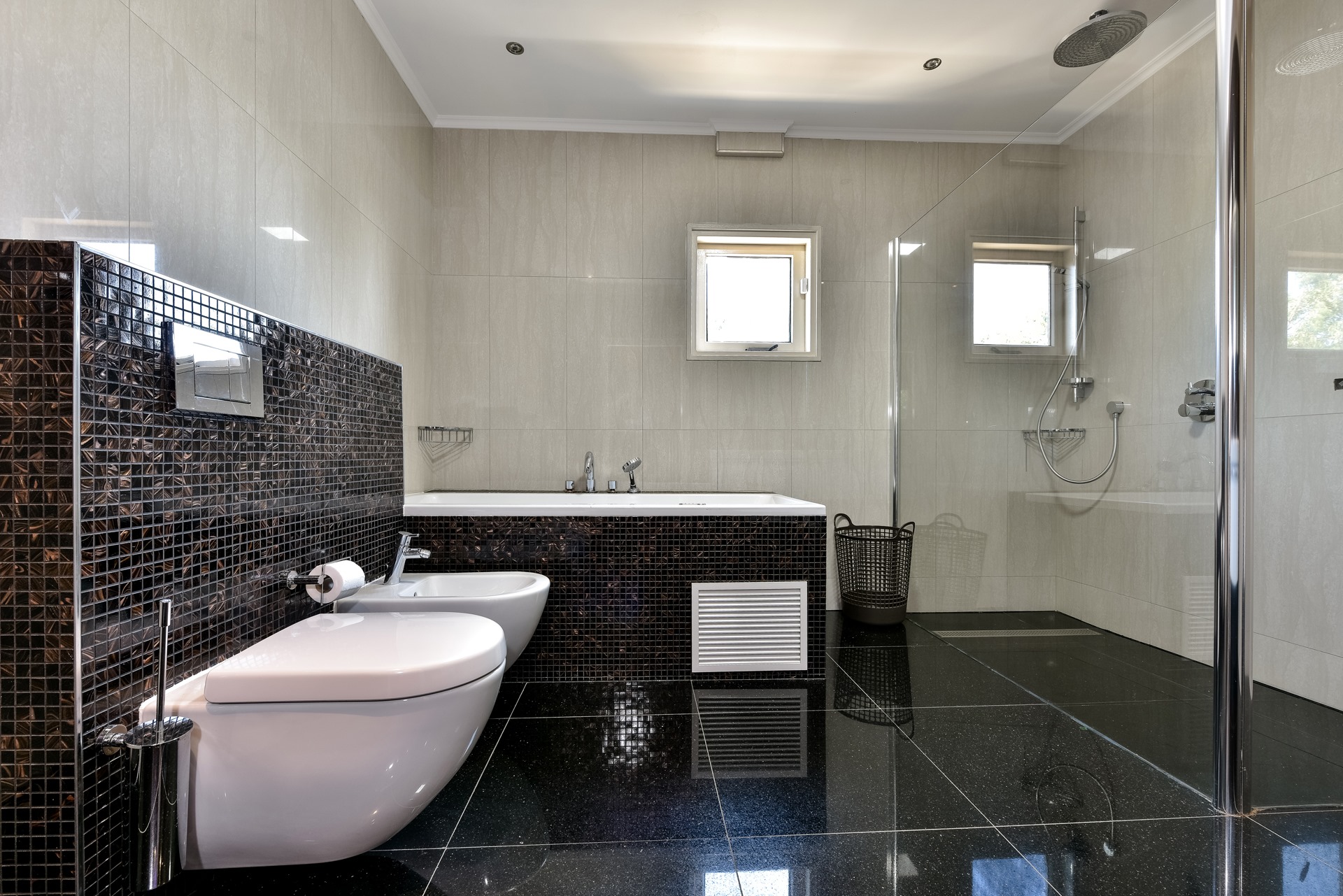 Luxurious bathroom at La Casa Piu Bella, offering elegance and comfort.