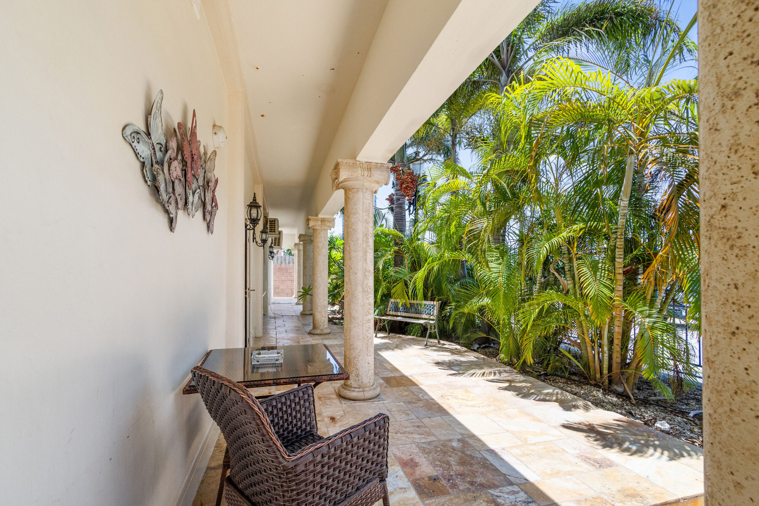 Exterior view of La Casa Piu Bella, a luxurious Aruba estate.
